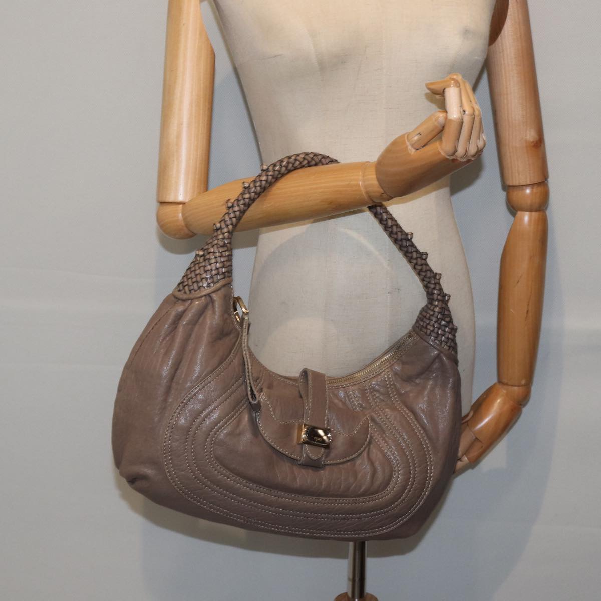 FENDI Zucca Shoulder Bag Leather Beigeki4903