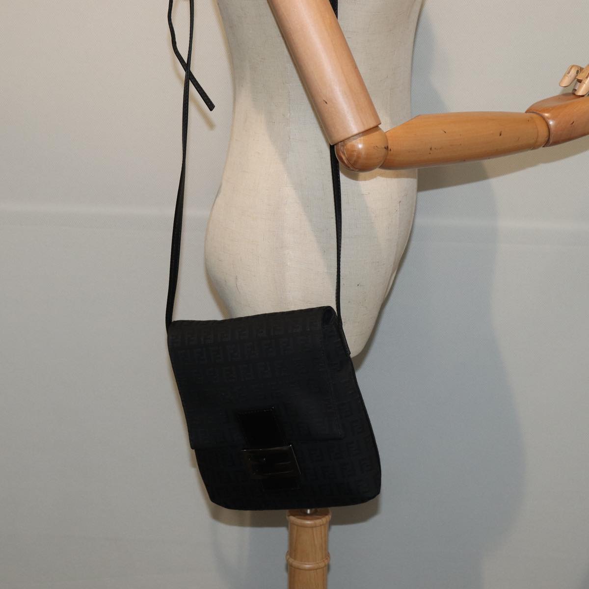 FENDI Zucchino Canvas Mamma Shoulder Bag Blackmr359