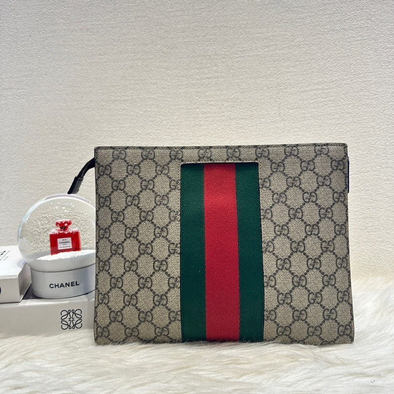 Gucci clutch monogram