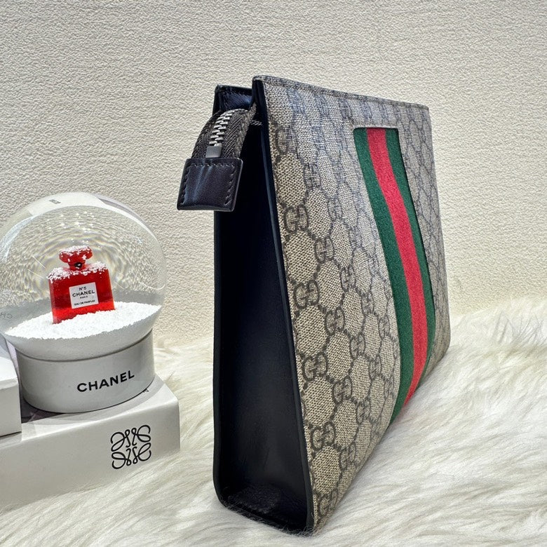 Gucci clutch monogram