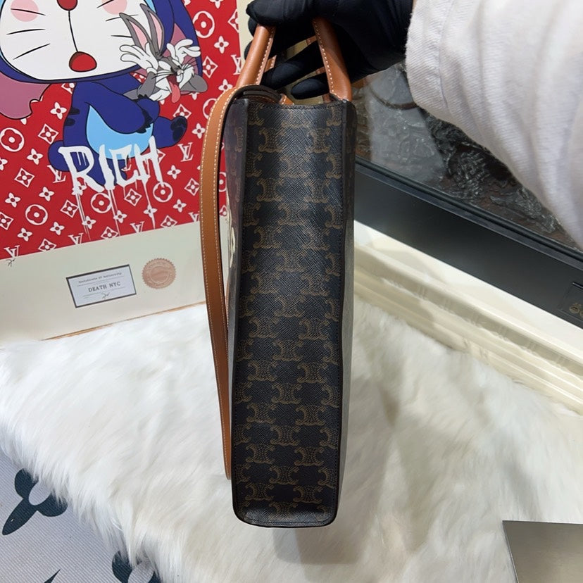 Celine Box Bag in Black Leather Shoulder Bag
