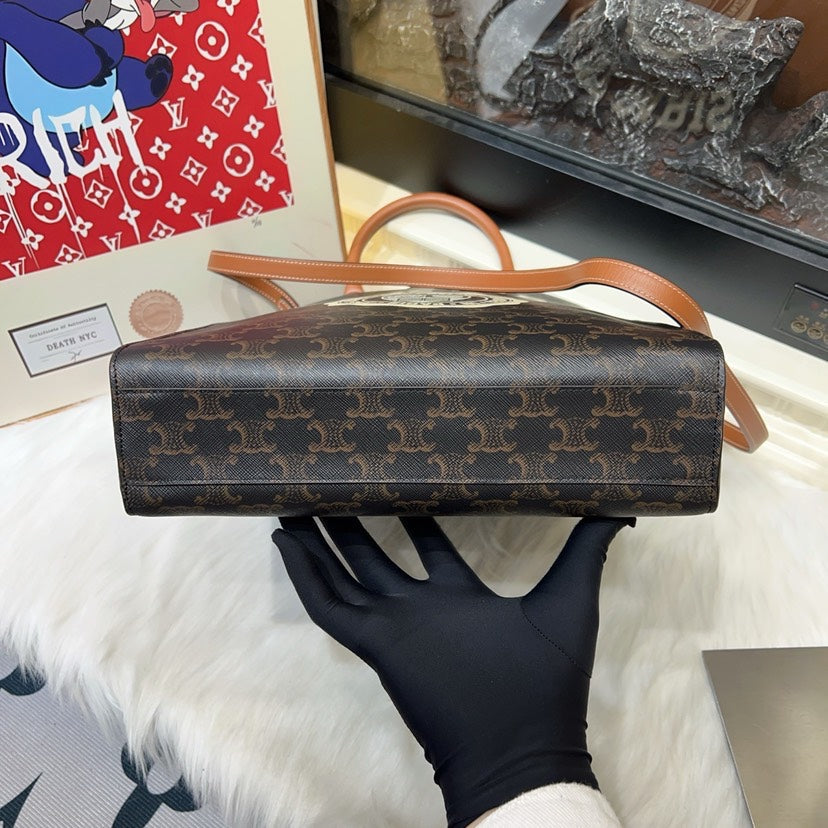 Celine Box Bag in Black Leather Shoulder Bag