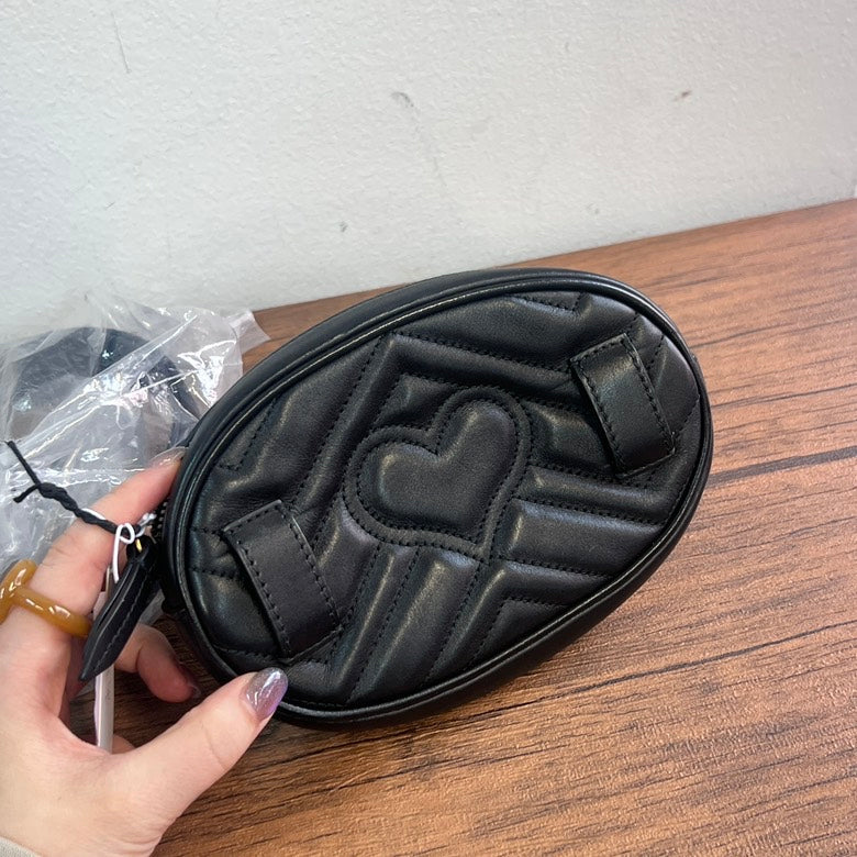 Gucci Leather Waist Bag 392