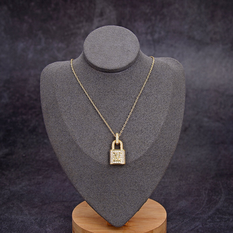 Louis Vuitton LOCK GOLD DIAMOND PENDANT NECKLACE