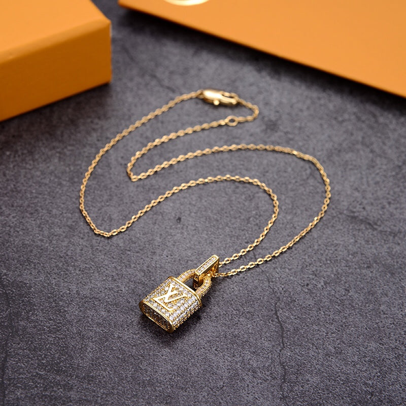 Louis Vuitton LOCK GOLD DIAMOND PENDANT NECKLACE