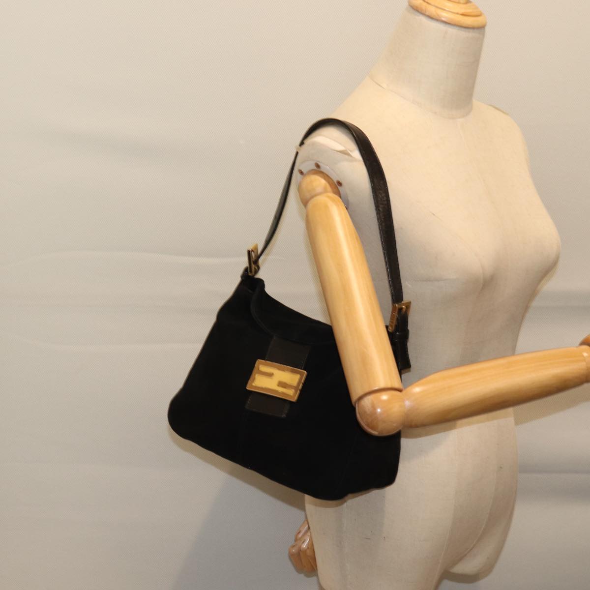FENDI Mamma Baguette Shoulder Bag Suede Blackyk11454