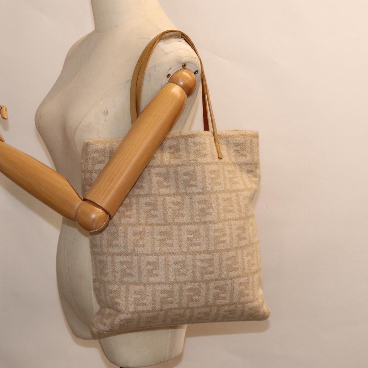 FENDI Zucca Canvas Tote Bag Wool Beige Silveryk14409